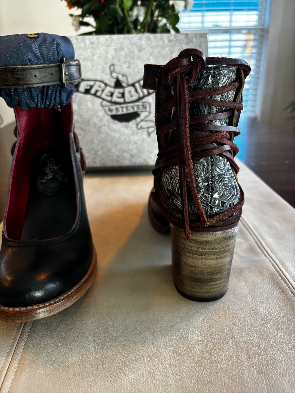 New in box Freebird by Steven Leather Raeanne with hand tooled detail - Picture 5 of 9